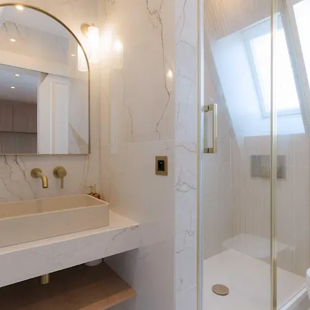 High-end 2 Bedroom Duplex With Parking Place Morny Lägenhet Deauville